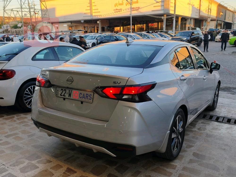 نيسان فيرسا